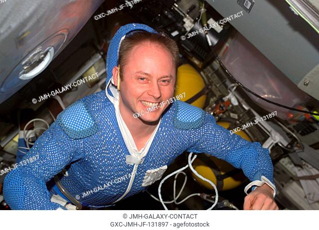 Astronaut Edward M. (Mike) Fincke, Expedition 9 NASA ISS science officer and flight engineer, wearing thermal undergarment