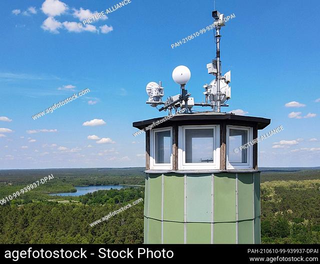 09 June 2021, Brandenburg, Zesch am See: Radio technology and a camera are mounted on the roof of the fire watch tower ""Zesch"" near Wünsdorf by the...