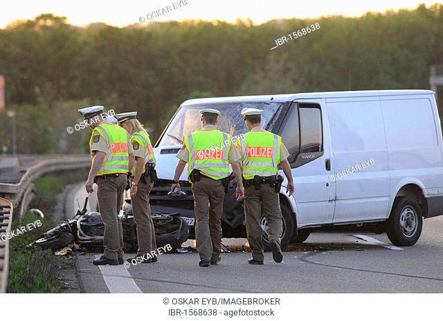 Fatal motorcycle accident on road B 27, police securing evidence, Leinfelden-Echterdingen, Baden-Wuerttemberg, Germany, Europe