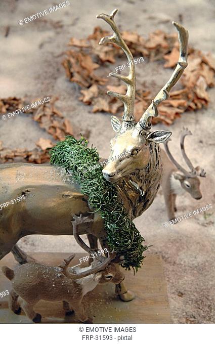 Deer figurine with wreath