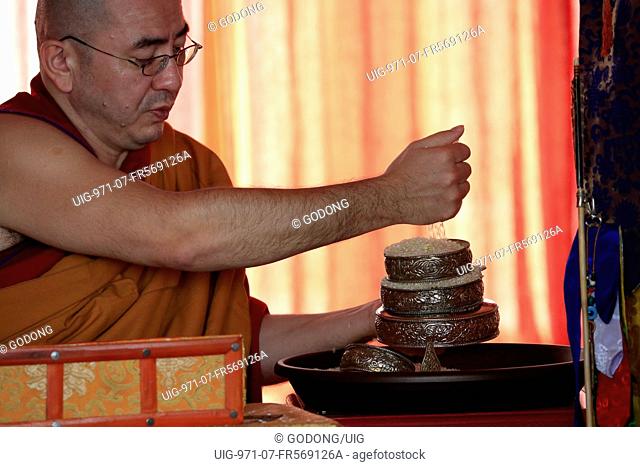 Mandala offering set. Offering to Tara (Drol-chok)
