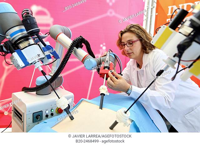 Development of a surgical robot with 3D vision and tactile sensations..This project has relied on the advice of surgeons for the design and manufacture of the...