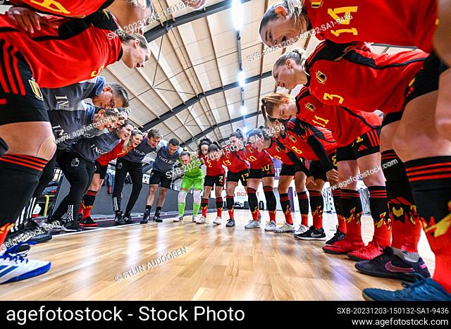 Team Belgium pictured before a futsal game between Belgium called Red Flames Futsal and North-Ireland , on Sunday 3 December 2023 in Roosdaal , Belgium