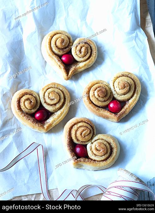 Heart biscuits with cinnamon and cranberries