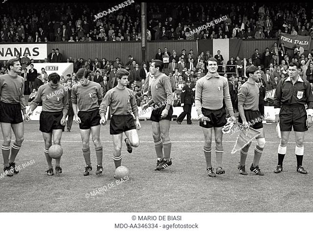 The line-up of Italian football team on the green of the Ayresome Park before the crucial match against the North Korea, we can recognize to the left Giacinto...