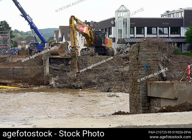 25 July 2021, Rhineland-Palatinate, Bad Neuenahr-Ahrweiler: Aid workers demolish a bridge over the Ahr that was totally destroyed by the flood