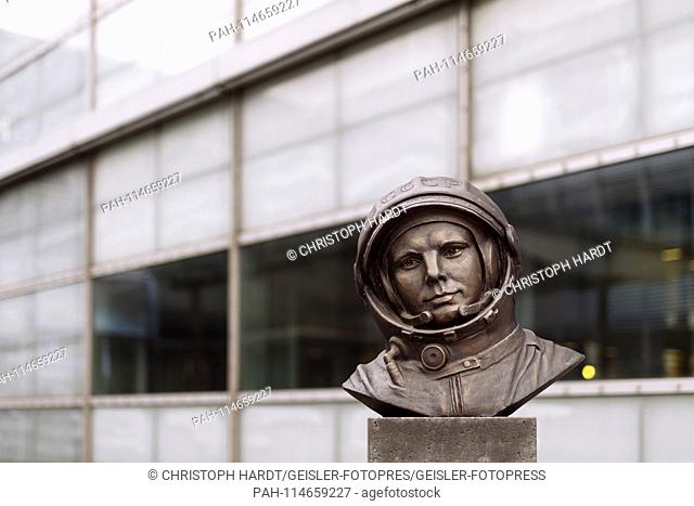 Sculpture of Yuri Gagarin on the grounds of the European Astronaut Center. Koln, 23.12.2018 | usage worldwide. - Cologne/Nordrhein-Westfalen/Deutschland