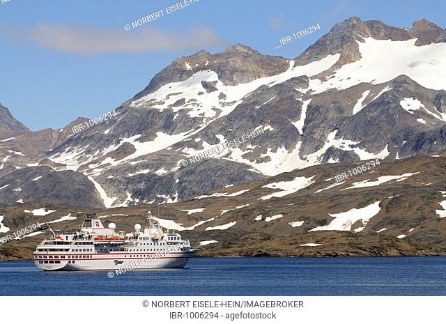 Cruise liner Hanseatic in Kong Oscar Fjord, Tasiilaq, Ammassalik, East Greenland, Greenland