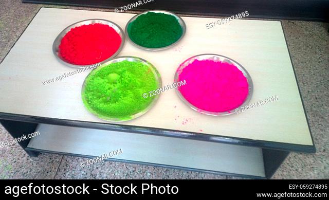 Very bright dyes on the Indian market, non-poisonous dyes before the sacred Holi holiday in India
