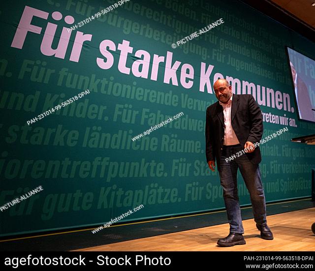14 October 2023, Baden-Württemberg, Weingarten: Omid Nouripour, federal chairman of the Green Party, walks off stage at the state delegates' conference of...