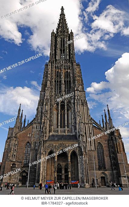 Ulm Minster, 161.53 metres, the highest church tower in the world, Muensterplatz square, Ulm, Baden-Wuerttemberg, Germany, Europe