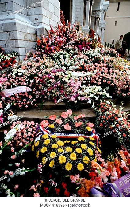 Funeral wreaths. Multicoloured funeral wreaths at the entrance of the Cathedral in the occasion of the funeral of Princess Grace of Monaco: roses, pinks