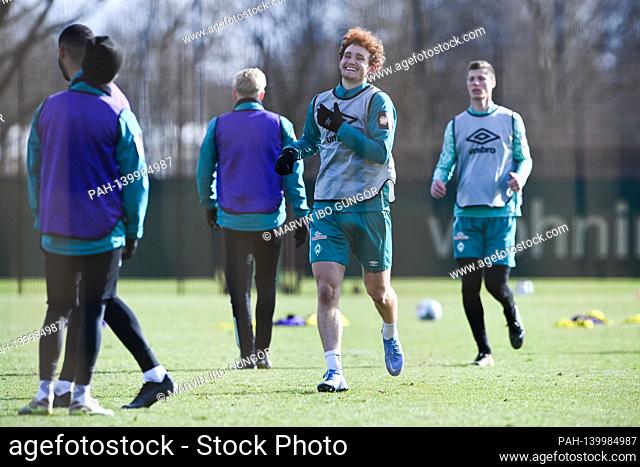 Josh Sargent (Bremen) laughs. GES / Football / 1. Bundesliga: Training from Werder Bremen, February 18, 2021 Football / Soccer: 1st League: Training session of...