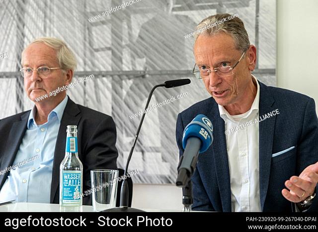 20 September 2023, Rhineland-Palatinate, Trier: Former Koblenz Attorney General Jürgen Brauer (r), and Gerhard Robbers (Chairman) of the Independent Reappraisal...