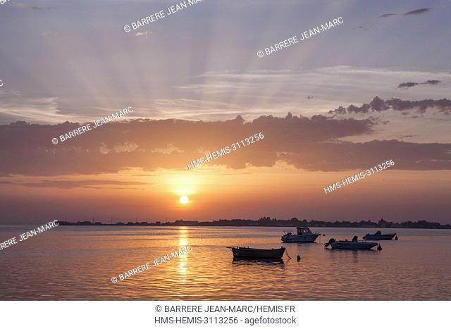 France, Charente Maritime, Bourcefranc le Chapus, between Marennes and the island of Oléron, sunrise over the harbor
