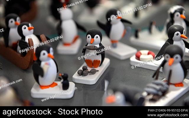 17 March 2021, Lower Saxony, Cuxhaven: Penguin figurines from the Erzgebirge by wood designer Dietze are on display in the museum