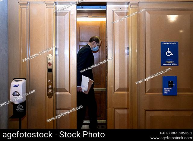 Senator Ron Wyden, a Democrat from Oregon, wears a protective mask in an elevator at the U.S. Capitol in Washington, D.C., U.S., on Saturday, Feb