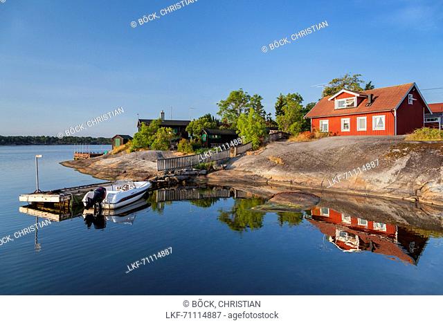 Swedish cottage in Berg on the island of Moeja in Stockholm archipelago, Uppland, Stockholms land, South Sweden, Sweden, Scandinavia, Northern Europe