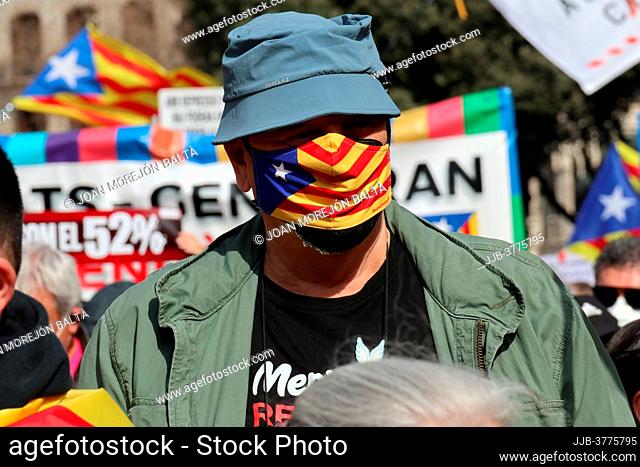 Manifestación independentista catalana organizada por assemblea anc pidiendo un gobierno independentista al frente de la Generalidad por la urgencia social y...
