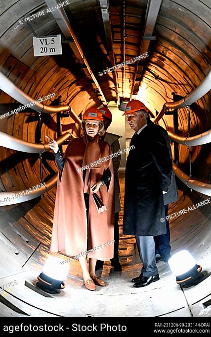 06 December 2023, Berlin: King Philippe of Belgium and Queen Mathilde of Belgium stand in a section of the Berlin tunnel of the cable diagonal on the site of...