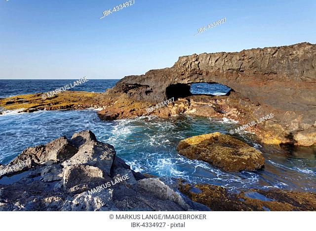 Rock arch, Charco Manso Bay, Punta Norte near Echedo, El Hierro, Canary Islands, Spain