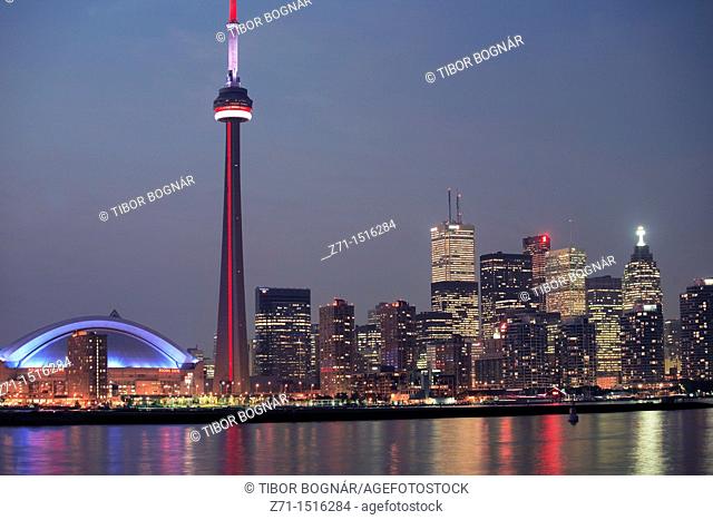 Canada, Ontario, Toronto, Skydome Rogers Centre, CN Tower, downtown skyline