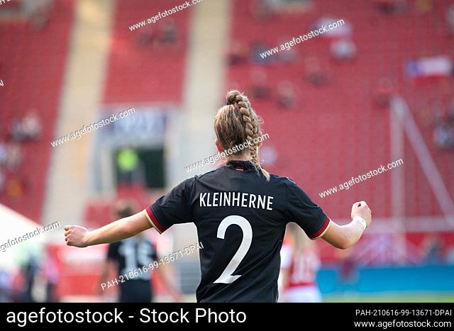 15 June 2021, Hessen, Offenbach am Main: Football, Women: Internationals, Germany - Chile at Stadion am Bieberer Berg. Germany's Sophia Kleinherne