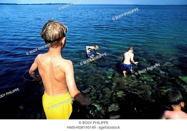 Sweden, Ostergotland County, Vadstena by the Lake Vättern, fishing party