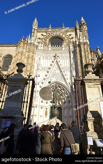 Cathedral main entrance, also called Puerta del Príncipe, with a replica of 'El Giraldillo', a weather vane whose original stands on the top of 'La Giralda'...