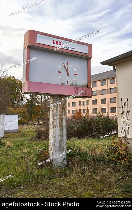 02 November 2020, Rhineland-Palatinate, Hahn: The clock of a former shopping mall of the former US base at Hahn Airport is set to five to twelve