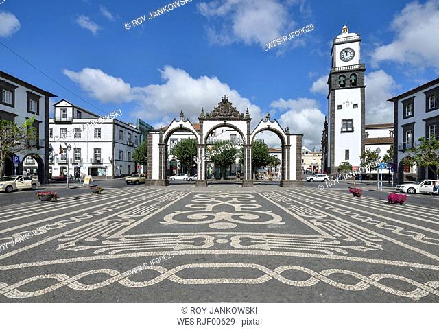 Portugal, Azores, Sao Miguel, Ponta Delgada, Church of San Sebastain and city gate