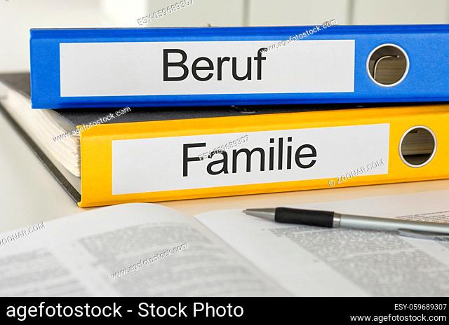 Folders with the german label Beruf und Familie - Family and Career