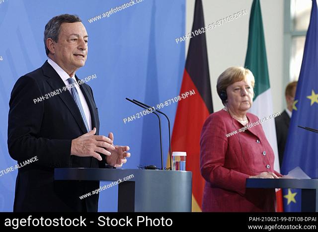 21 June 2021, Berlin: German Chancellor Angela Merkel (r, CDU) and Mario Draghi, Prime Minister of Italy, hold a press conference at the Federal Chancellery