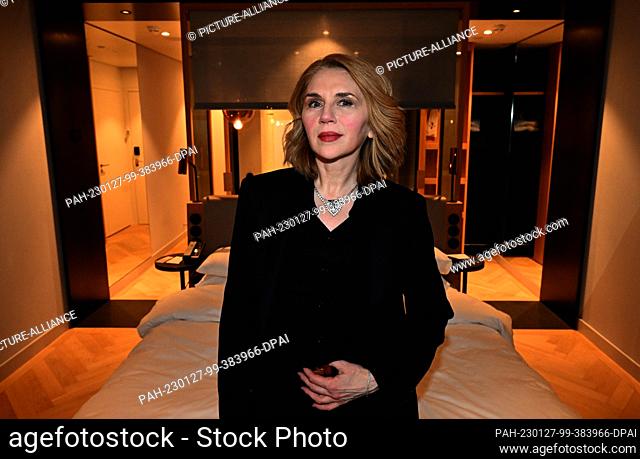 26 January 2023, Bavaria, Munich: Actress Valentina Sauca stands in front of a bed in a hotel room at the Hotel Andaz Munich Schwabinger Tor