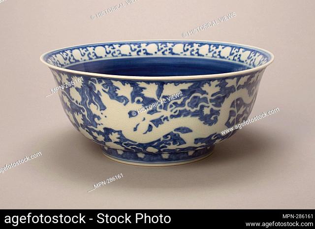 Bowl with Dragons, Peony Scrolls, and Band of Lingzhi Mushrooms - Ming dynasty (1368'1644), Jiajing reign mark and period (1522'1566) - China