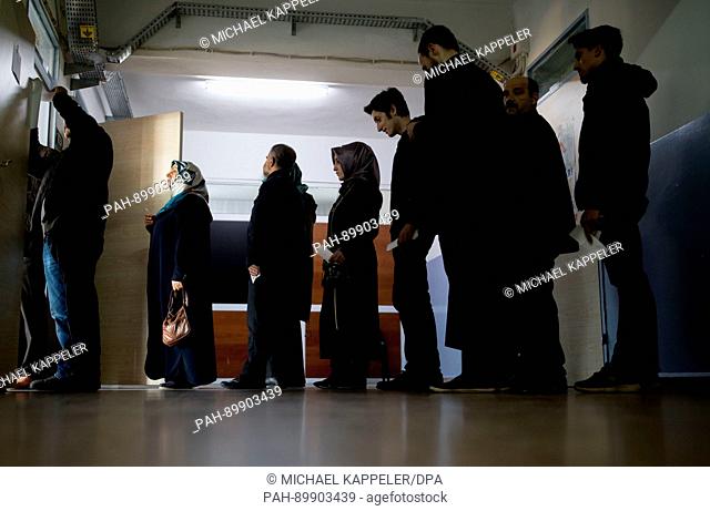 Voters wait for their turn to cast their vote at a polling station during the constitutional referendum in Istambul, Turkey, 16 April 2017