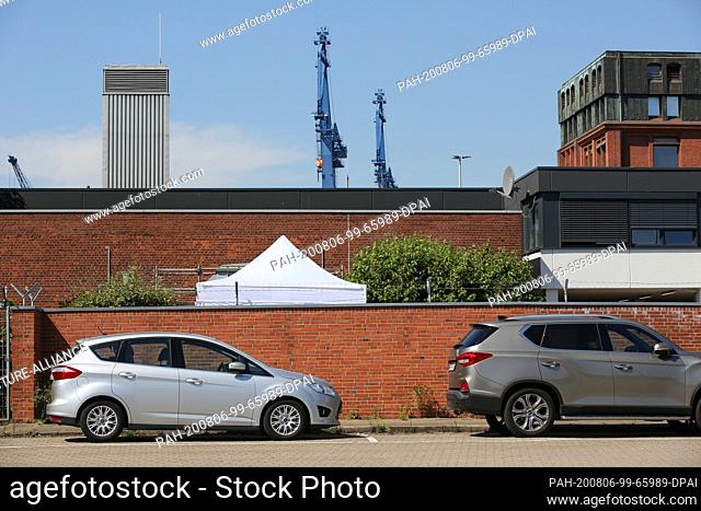06 August 2020, Hamburg: A tent stands on the premises of the Blohm+Voss shipyard in the port of Hamburg. According to employees