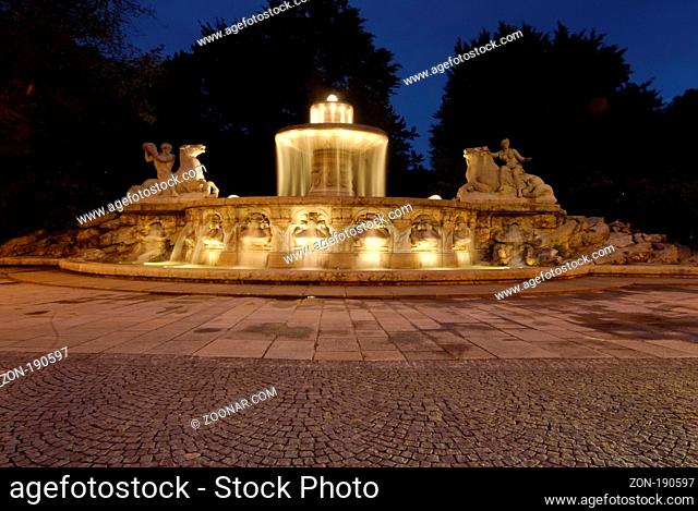 Lenbachbrunnen, München, Deutschland | Lenbach Fountain, Munich, Germany