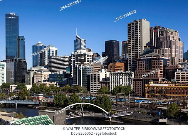 Australia, Victoria, VIC, Melbourne, skyline along the Yarra River towards Rialto Towers, elevated view, morning