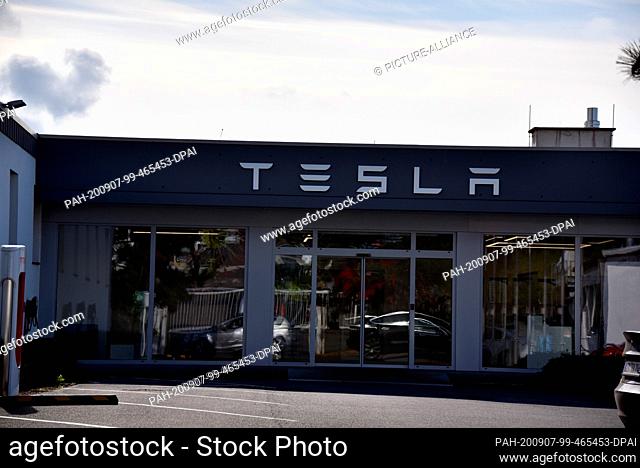 06 September 2020, Rhineland-Palatinate, Prüm: Writing of TESLA, manufacturer of electric vehicles, on the building of the subsidiary Tesla Grohmann Automation