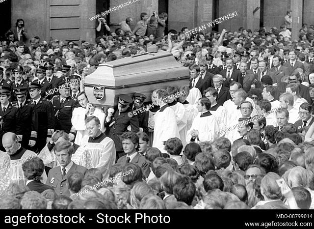 Procession for the funeral of Cardinal Stefan Wyszynski, Primate of Poland. Warsaw (Poland), May 31st, 1981