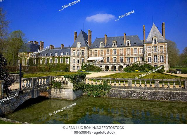 Courances' castle in île de France, seine et marne(77), France, in Louis 13 style beside the water