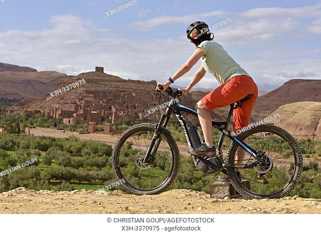 cyclist on a promontory facing the Ksar of Ait-Ben-Haddou, Ounila River valley, Ouarzazate Province, region of Draa-Tafilalet, Morocco, North West Africa
