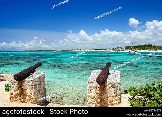 Walking around Akumal beach, it can be found an old couple of cannons that lie over stilts. Probably, this old cannons, were part of an old ship that wrecked in...