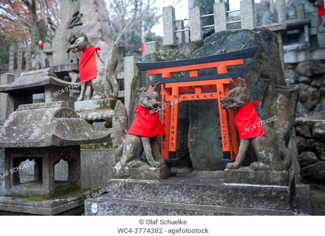Kyoto, Japan, Asia - Stone figures depict Inari Okami, the Japanese fox (Kitsune), deity (Kami) on Mount Inariyama where the Fushimi Inari Taisha