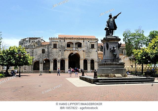 Plaza Colon square with Columbus Monument and Cathedral Santa Maria la Menor, oldest cathedral in the New World, 1532, Santo Domingo, Dominican Republic