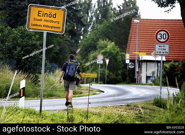 Einöd town sign, man with backpack, hiker, Heldburger Zipfel, Heldburger Land, Grünes Band, border path, former German-German border, Einöd, Heldburg