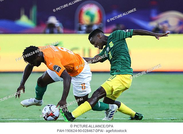 24 June 2019, Egypt, Cairo: Ivory coast's Franck Kessie and South Africa's Themba Zwane battle for the ball during the 2019 Africa Cup of Nations Group D soccer...