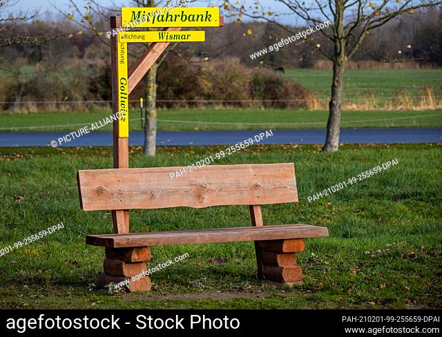 15 November 2020, Mecklenburg-Western Pomerania, Timmenforf (poel): A ride-sharing bench where residents and holidaymakers can wait for a private ride is...