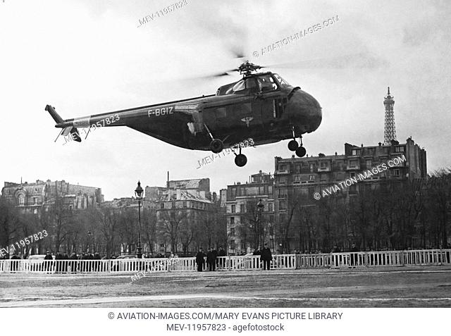 Sncase Built Sikorsky S-55 Helicopter Landing in Paris City-Centre